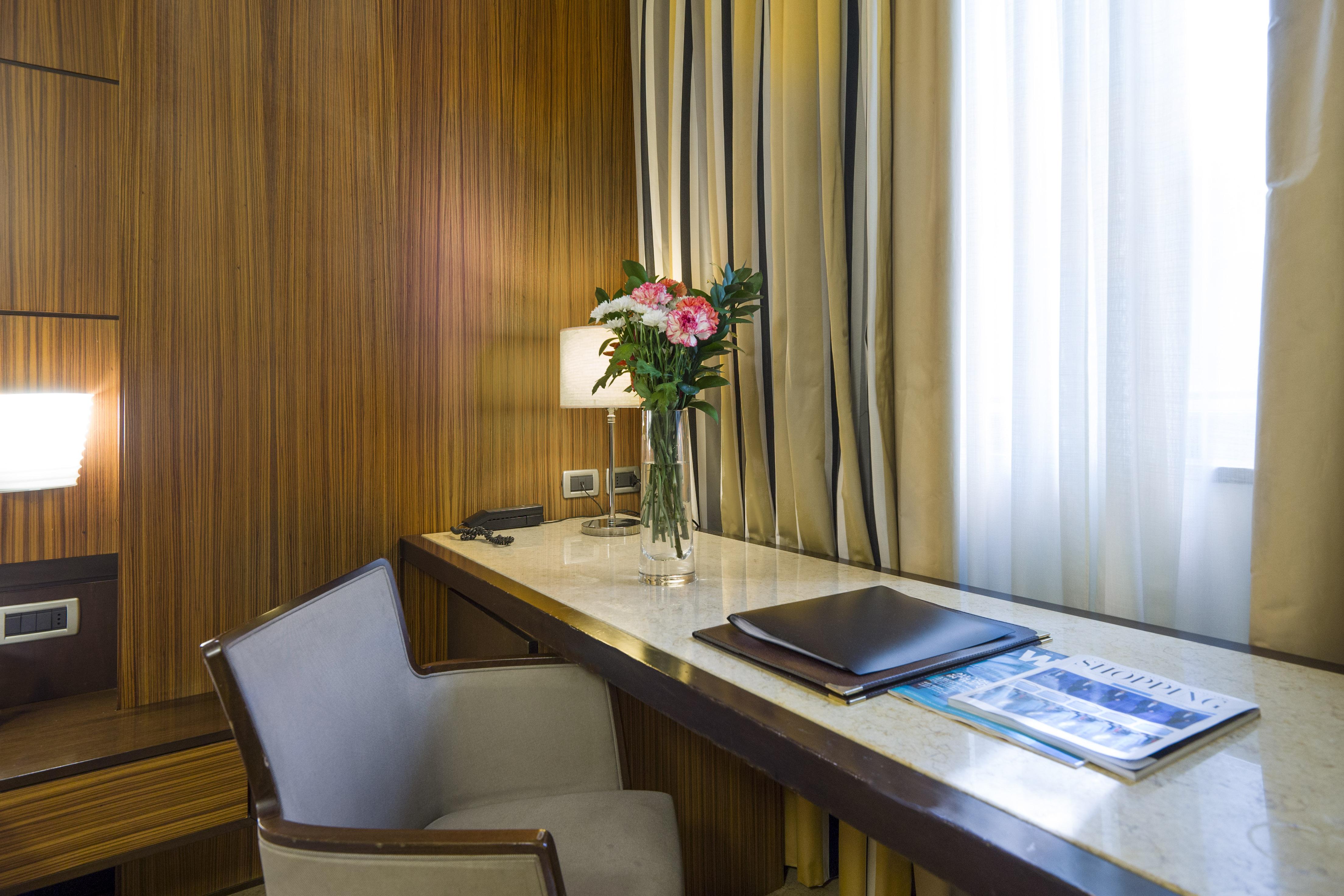 Hotel Carrobbio Milan Bagian luar foto