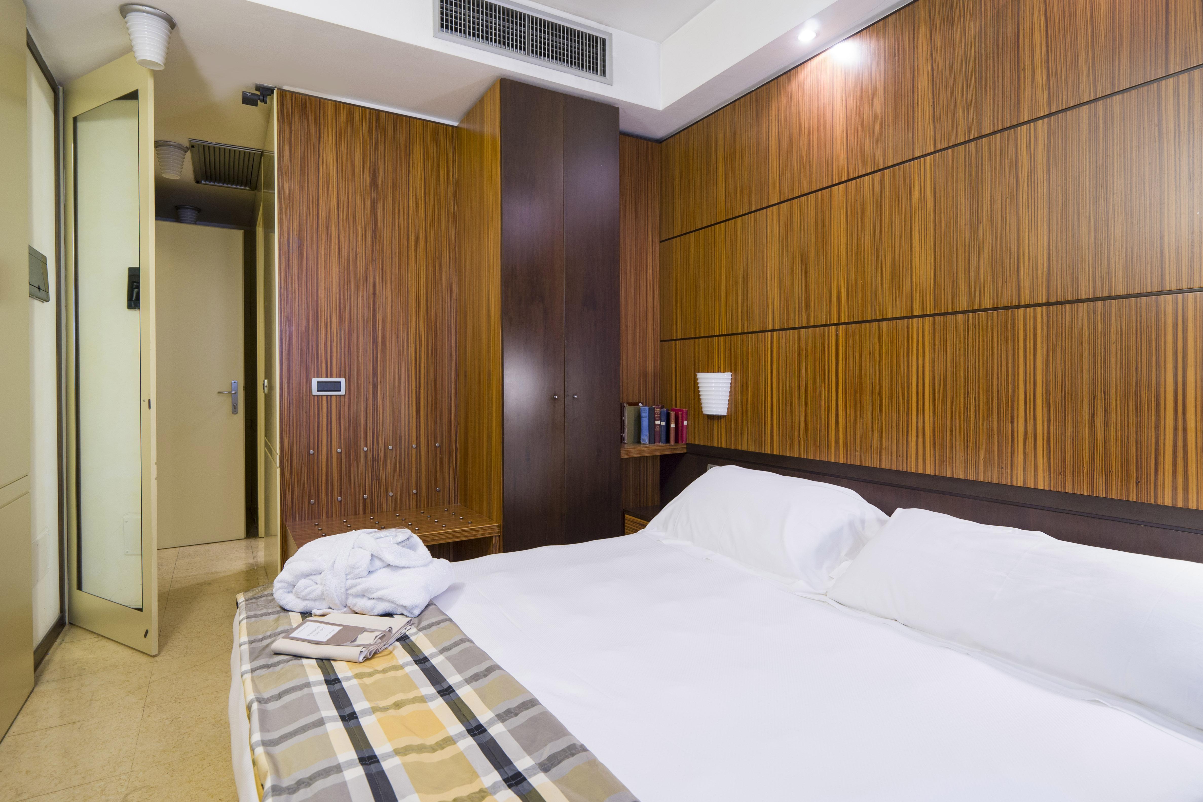 Hotel Carrobbio Milan Bagian luar foto
