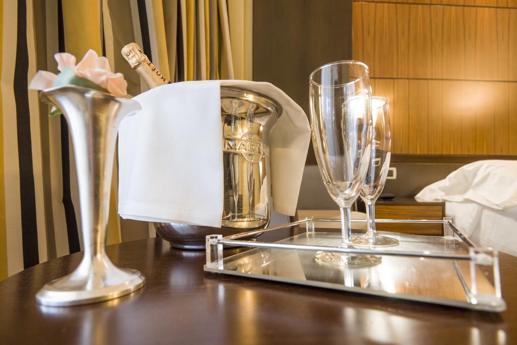 Hotel Carrobbio Milan Bagian luar foto