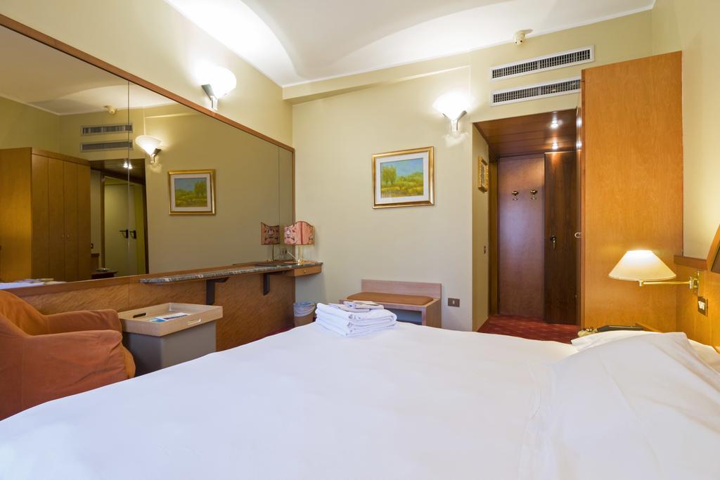 Hotel Carrobbio Milan Bagian luar foto