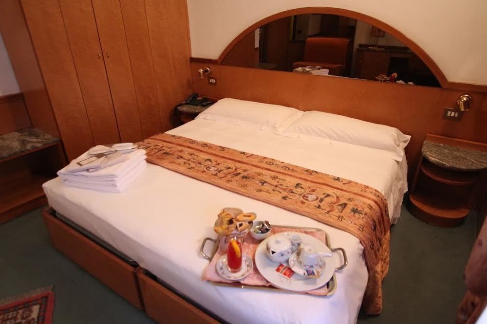 Hotel Carrobbio Milan Bagian luar foto