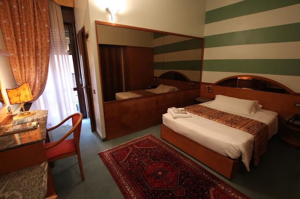 Hotel Carrobbio Milan Bagian luar foto