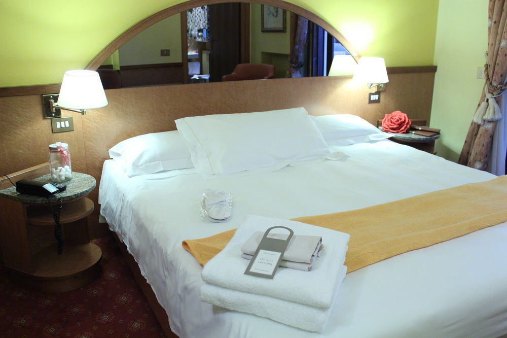 Hotel Carrobbio Milan Bagian luar foto