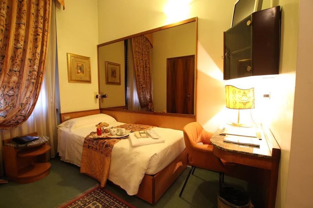 Hotel Carrobbio Milan Bagian luar foto