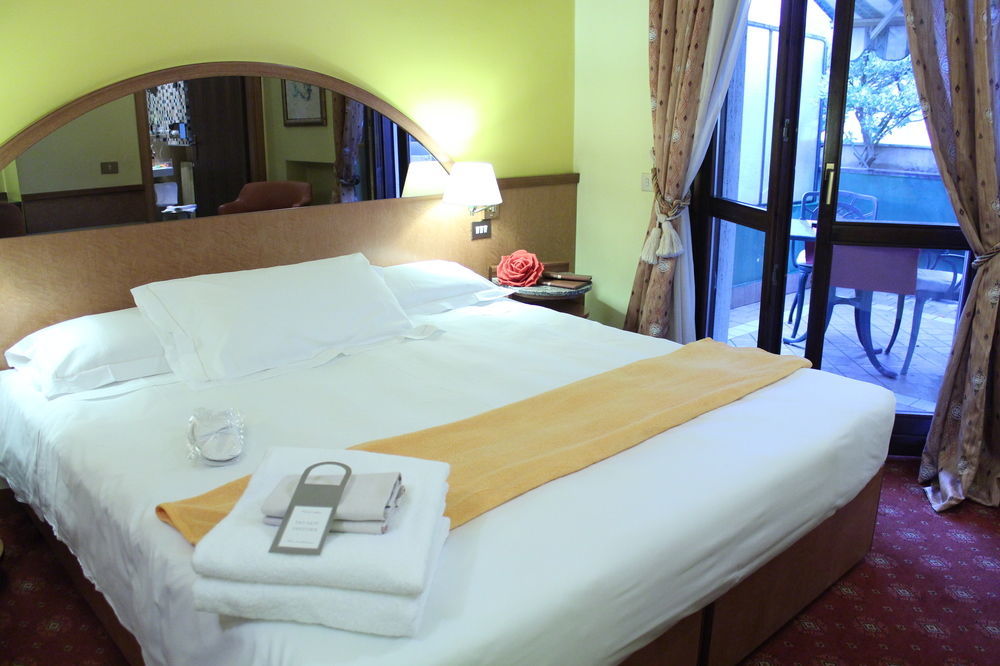 Hotel Carrobbio Milan Bagian luar foto