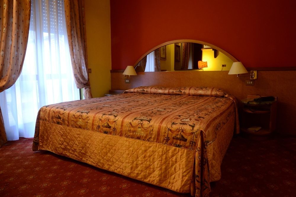 Hotel Carrobbio Milan Bagian luar foto